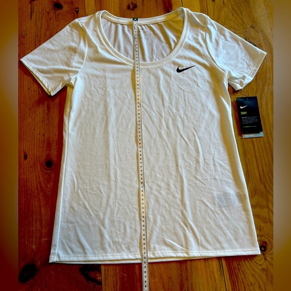 Nike Dri-fit NWT White Short Sleeve Tee Athletic Technical Moisture-wicking top - Picture 1 of 4